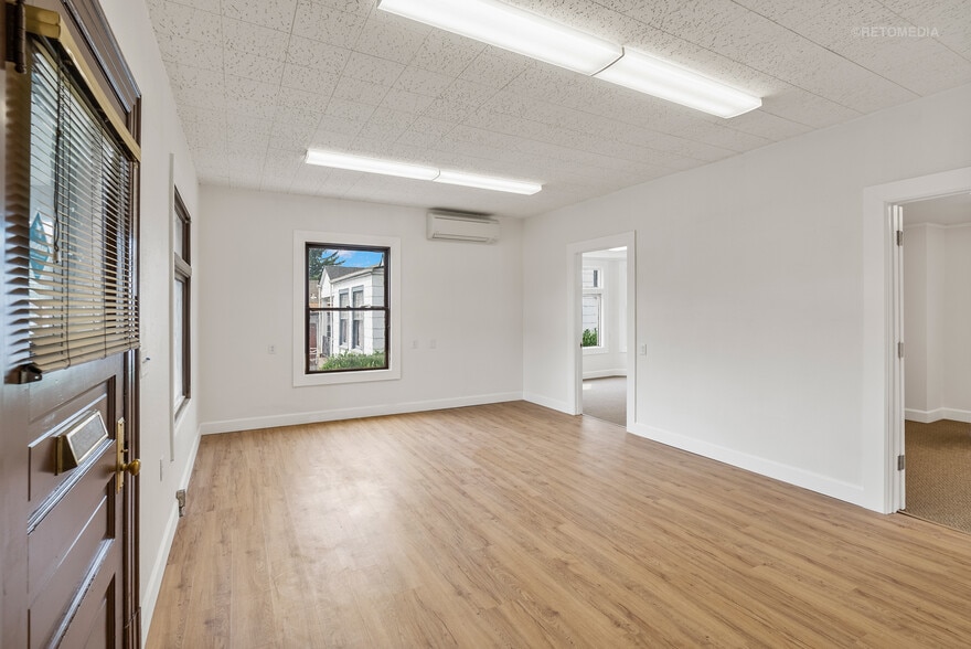 More Photos Of 1737 NE Broadway St, Portland Office For Sale