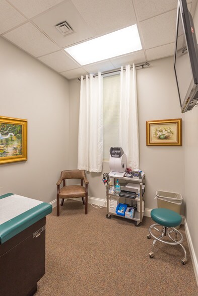 More Photos Of 897 Von Kolnitz Rd, Mount Pleasant Medical For Lease