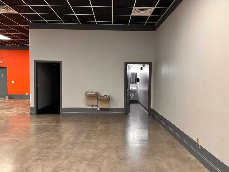 More Photos Of 2019 Fort Campbell Blvd, Clarksville Storefront Retail Office For Lease