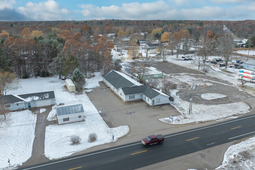 More Photos Of 2865 Whitehall Rd, Muskegon Light Distribution For Sale