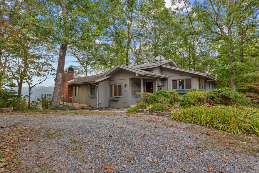 More Photos Of 243 Ridgeline Dr, Brevard Specialty For Sale
