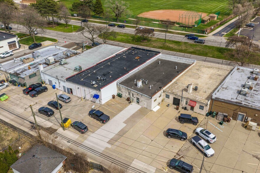 More Photos Of 20485-20489 Mack Ave, Grosse Pointe Woods Storefront For Sale