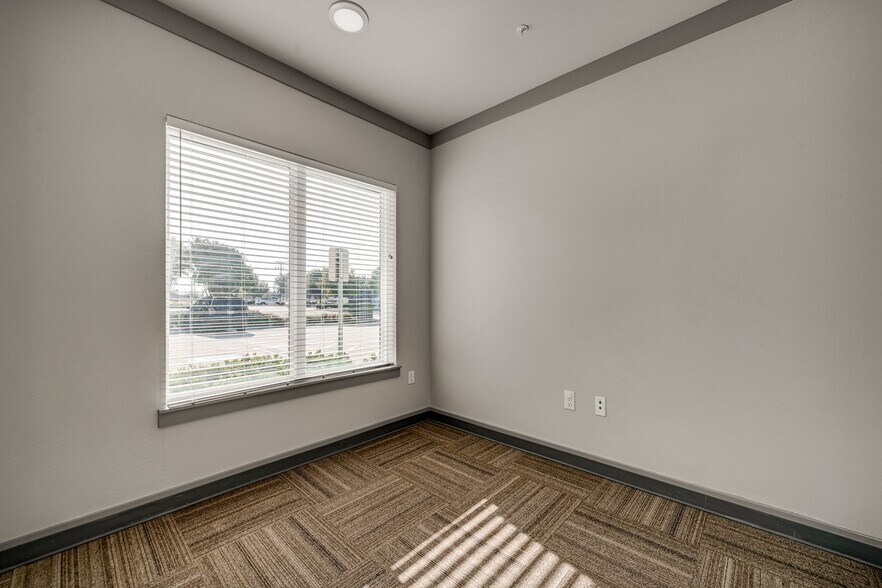 More Photos Of 1312 W Exchange Pky, Allen Medical For Lease