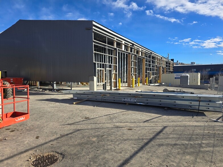 More Photos Of 14 Griffin Industrial Pt, Cochrane Warehouse For Lease