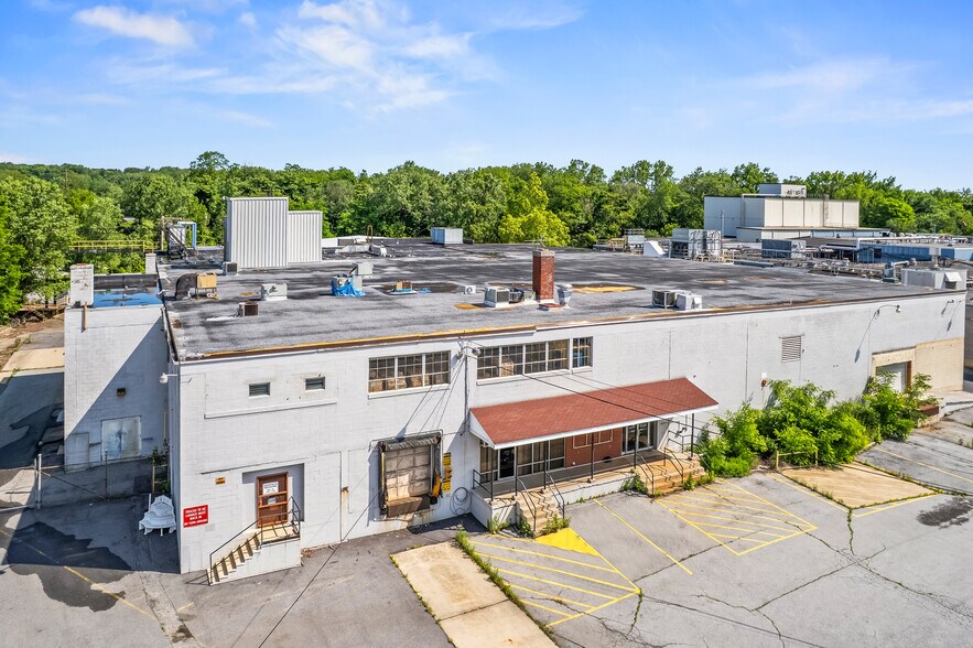 More Photos Of 1507 Willow St, Lebanon Warehouse For Sale