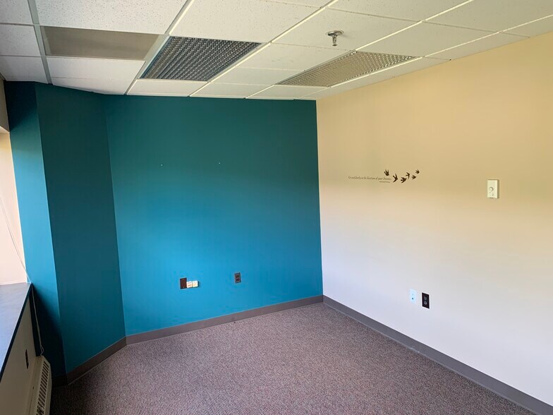 More Photos Of 2922-2942 Evergreen Pky, Evergreen Office For Lease