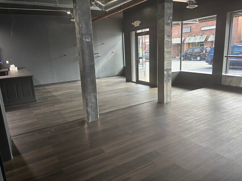 More Photos Of 19 W Bel Air Ave, Aberdeen Storefront For Lease