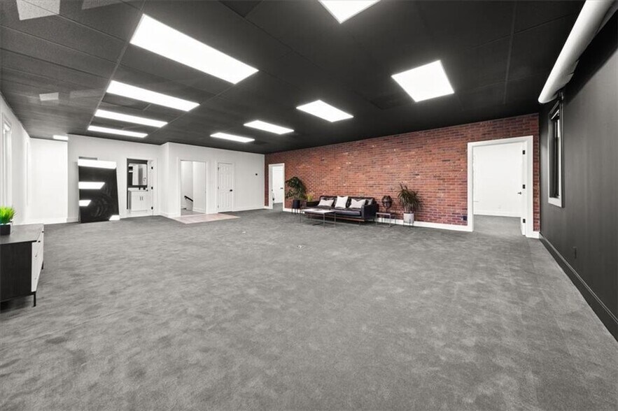More Photos Of 6111 Peachtree Dunwoody Rd NE, Atlanta Medical For Sale