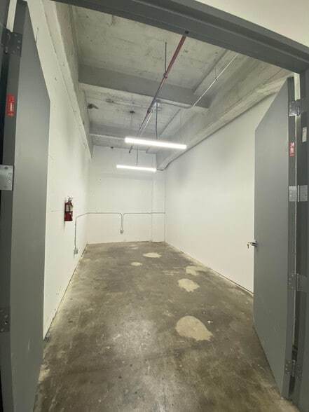 More Photos Of 901 E 31st St, Los Angeles Manufacturing For Lease