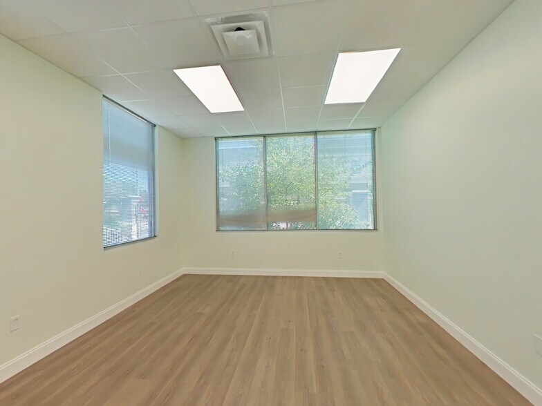 More Photos Of 366 W Sunset Rd, San Antonio Office For Lease