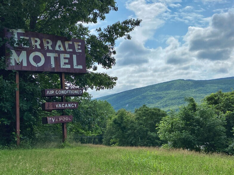 More Photos Of 175 S Main St, Ellenville Hotel For Sale