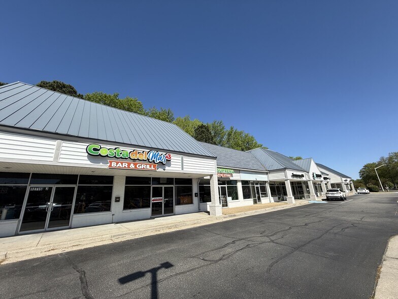 More Photos Of 12715 Warwick Blvd, Newport News General Retail For Lease