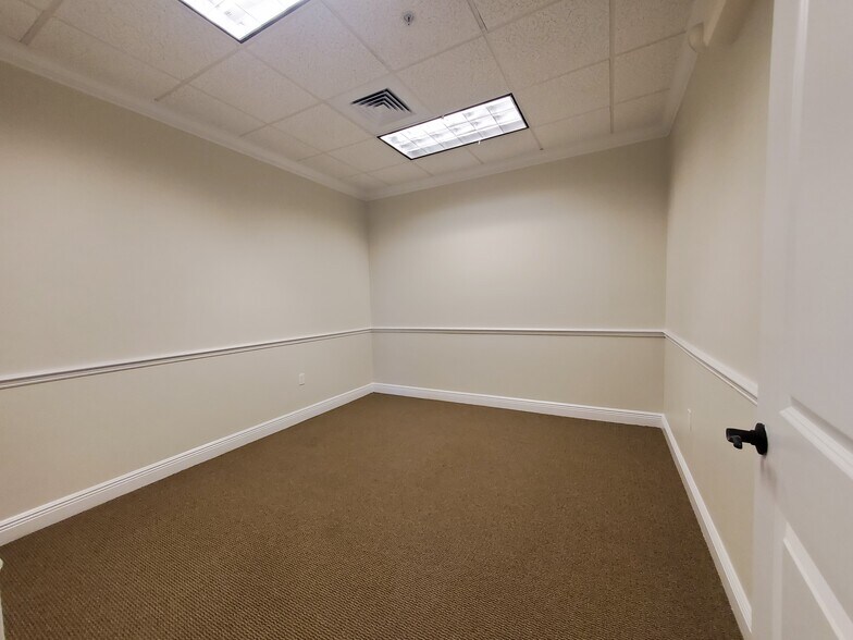 More Photos Of 2639 Fruitville Rd, Sarasota Medical For Lease