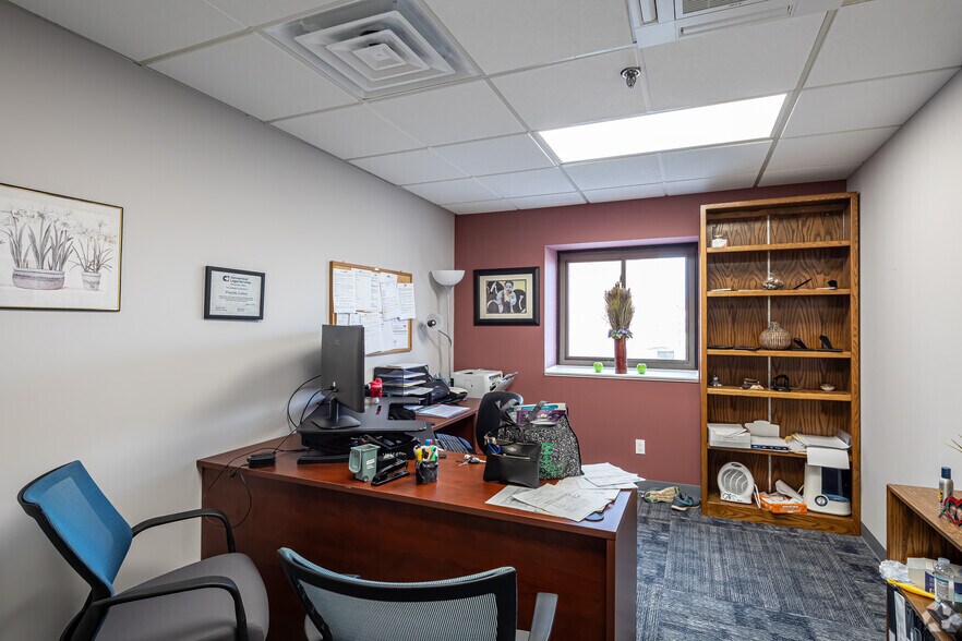 More Photos Of 62 Washington St, Middletown Office For Lease