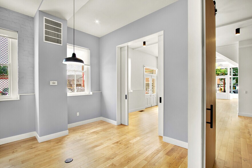 More Photos Of 20 E 5th St, Covington Storefront Retail Residential For Lease