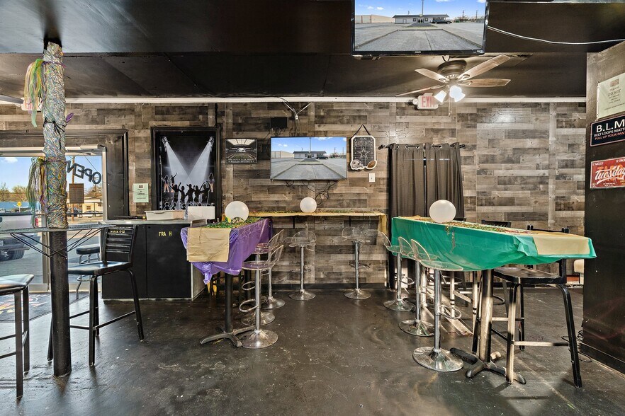 More Photos Of 5215 Singing Hills Dr, Dallas Restaurant For Sale