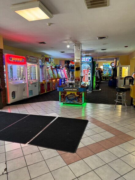 More Photos Of 2400 Sheridan Dr, Tonawanda Amusement Park For Sale