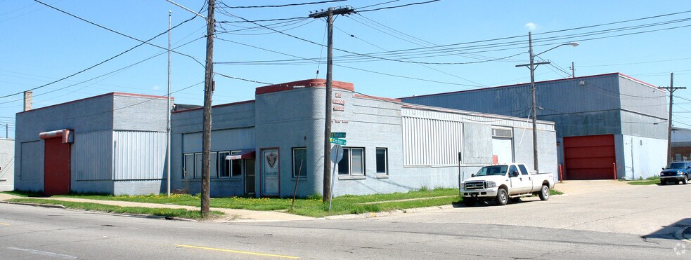 Primary Photo Of 1590 Madison Ave SE, Grand Rapids Warehouse For Sale
