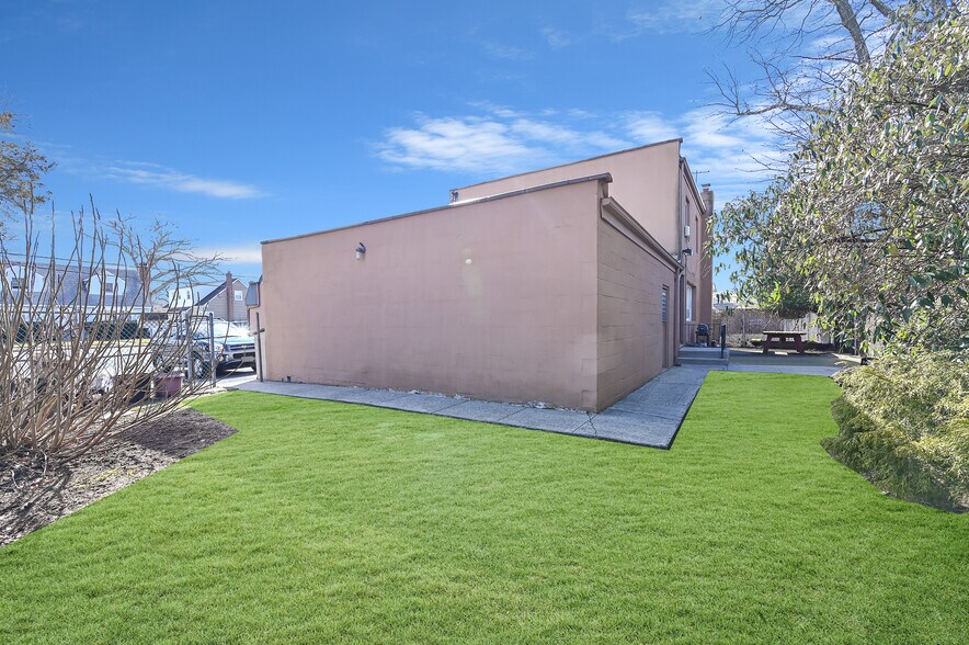 More Photos Of 1420 Park Ave, Merrick Convenience Store For Sale