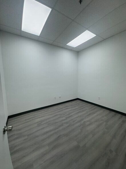 More Photos Of 16401-16413 NW 8th Ave, Miami Distribution For Lease