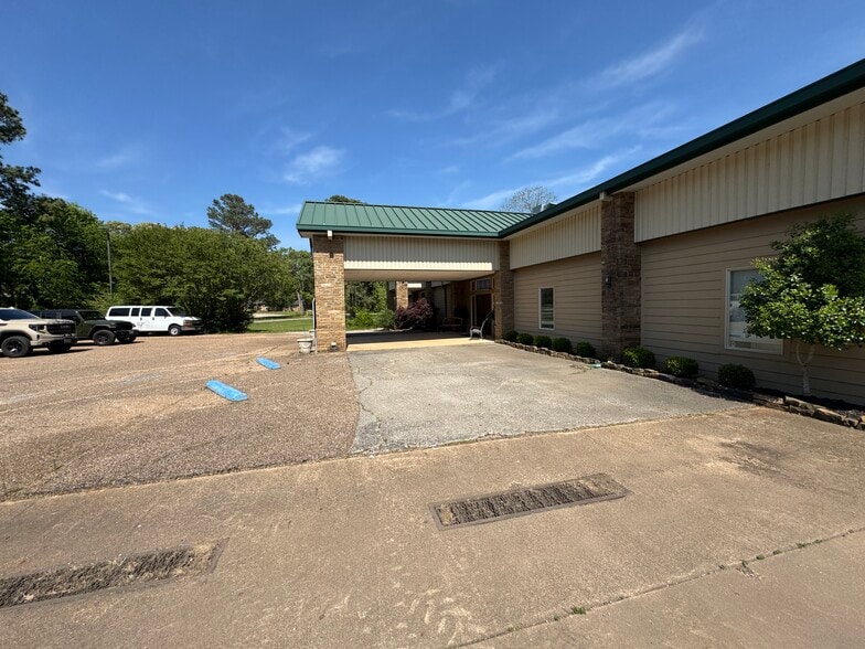 More Photos Of 2130 Country Club Rd, Palestine Golf Course Driving Range For Sale