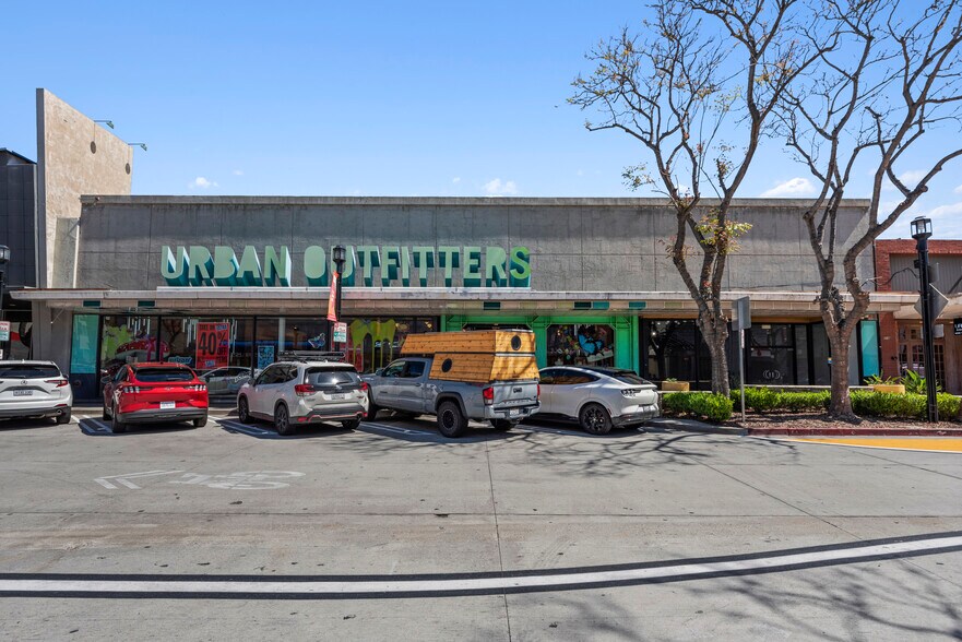 More Photos Of 328-330 N San Fernando Blvd, Burbank Storefront For Lease