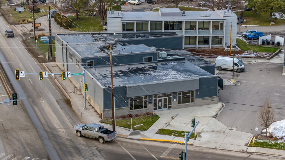 More Photos Of 115 1/2 W Wyoming St, Kalispell Showroom For Lease