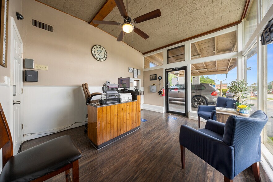 More Photos Of 2210 S Pine Ave, Ocala Hotel For Sale