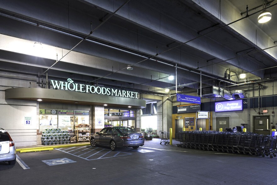 More Photos Of 100 Bloomingdale Rd, White Plains Freestanding For Lease