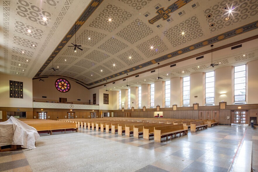 More Photos Of 3301 Byron, Chicago Religious Facility For Sale
