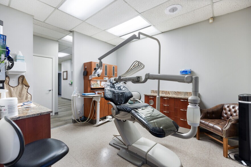 More Photos Of 5676 W Skelly Dr, Tulsa Medical For Sale