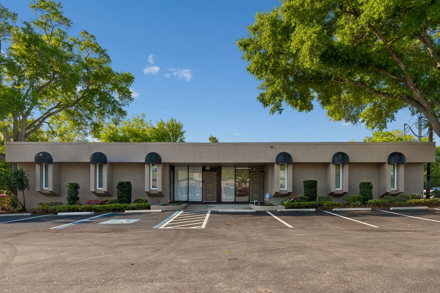 Primary Photo Of 1046 W Busch Blvd, Tampa Medical For Lease