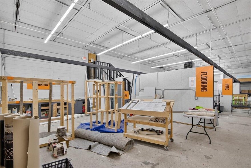 More Photos Of 2401 Hickman Rd, Des Moines Warehouse For Sale