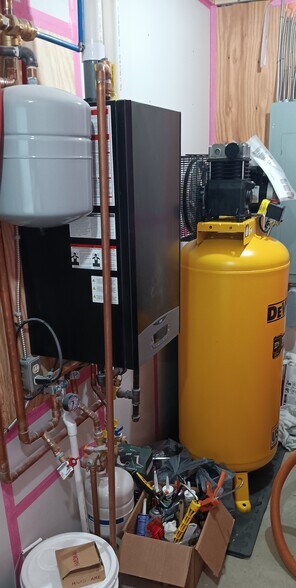 More Photos Of 1339 4th Ave, New Kensington Light Distribution For Sale