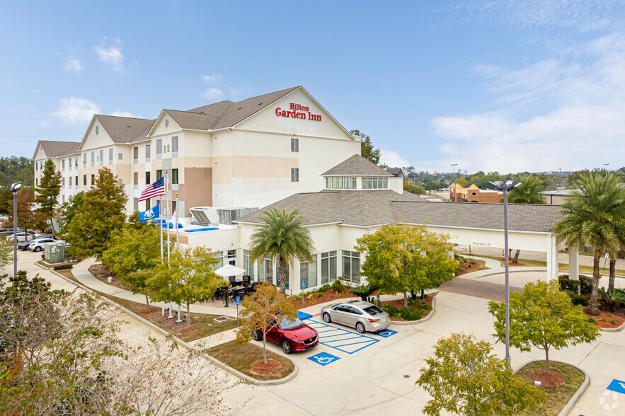 Primary Photo Of 350 Holiday Square Blvd, Covington Hotel For Sale