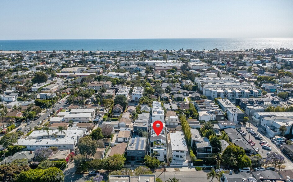 More Photos Of 337 6th Ave, Venice Apartments For Sale
