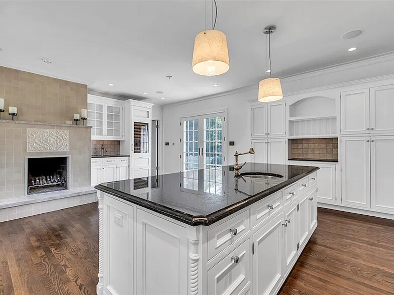 More Photos Of 158 E Shore Rd, Halesite Specialty For Sale