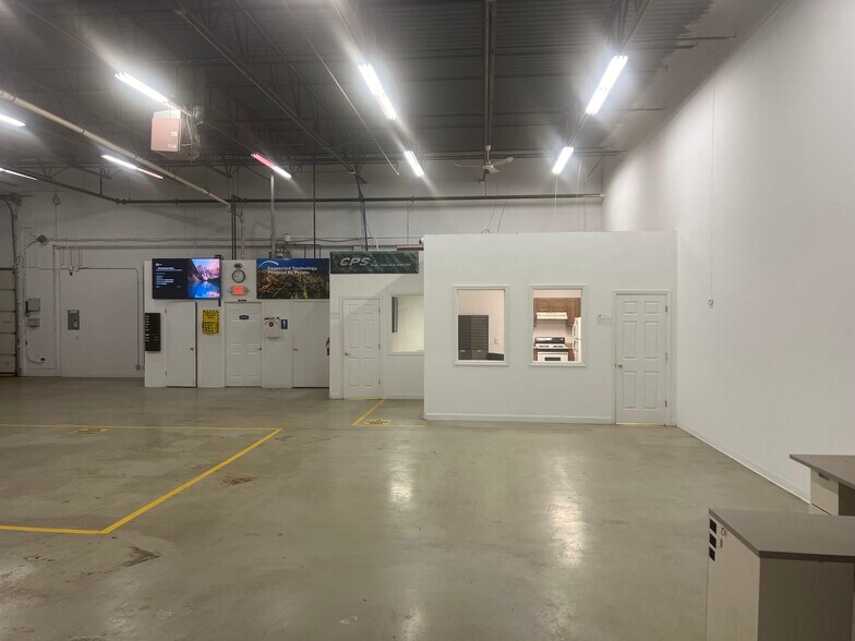 More Photos Of 1355 Wilhelm Rd, Mundelein Warehouse For Lease