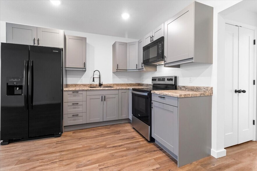 More Photos Of 515 Nebraska Ave, West Plains Apartments For Sale