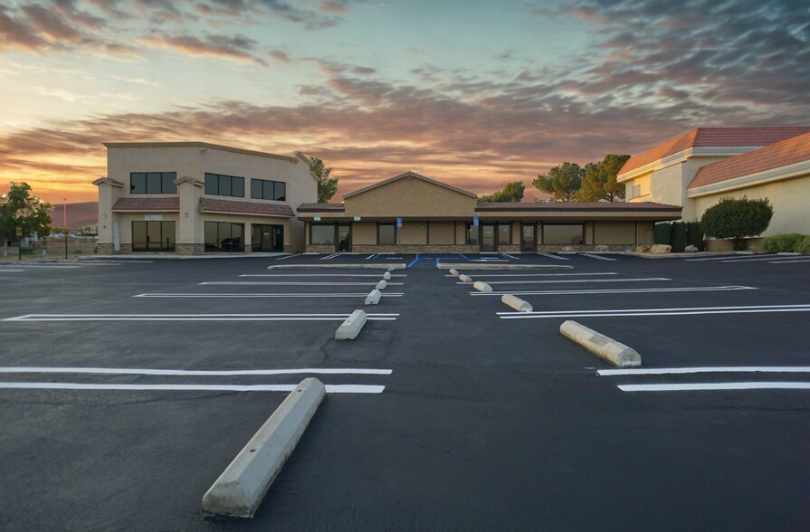 Primary Photo Of 18270 Siskiyou Rd, Apple Valley Medical For Sale