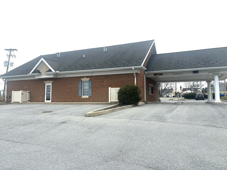 More Photos Of 2300 S Queen St, York Bank For Lease
