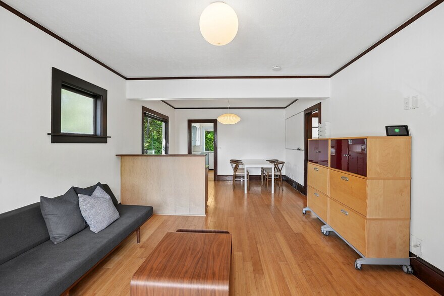 More Photos Of 2105 SE Ochoco St, Portland Office For Sale