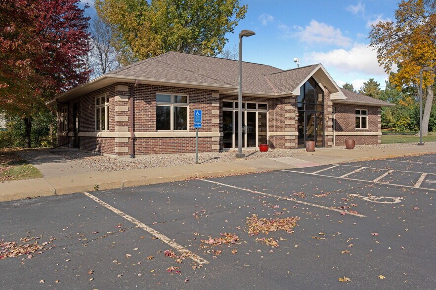 More Photos Of 225 Cedardale Dr SE, Owatonna Office For Sale