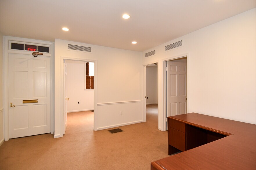More Photos Of 109-111 S Fairfax St, Alexandria Office For Sale