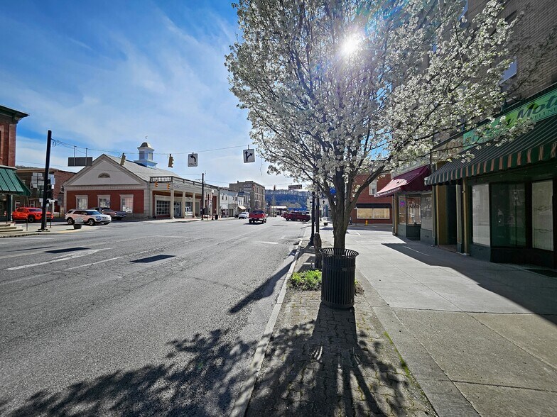 More Photos Of 205 Main St, Ridgway Office For Lease