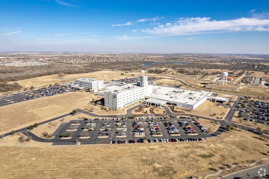 More Photos Of 1180 Seton Pky, Kyle Medical For Lease