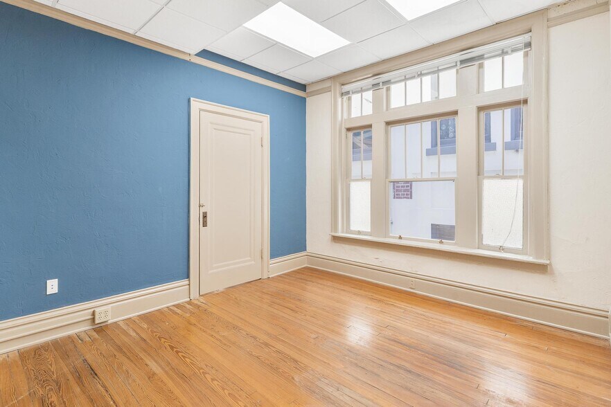 More Photos Of 410 W Main St, Leesburg Office For Lease