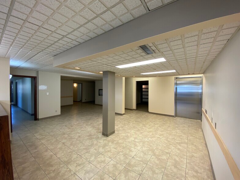 More Photos Of 3939 50A Ave, Red Deer Medical For Lease