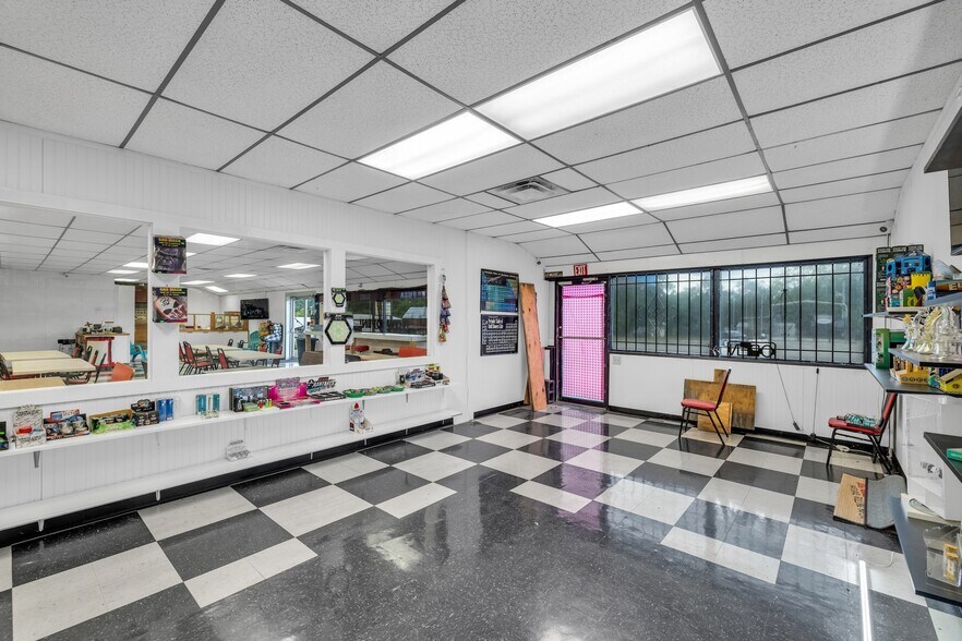 More Photos Of 101 S Main Street, Spavinaw Restaurant For Sale