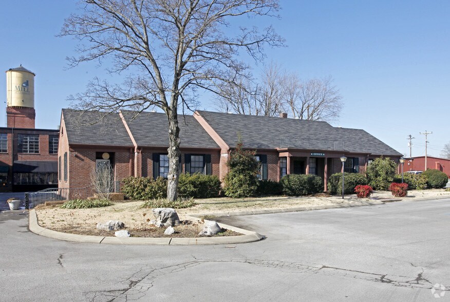 More Photos Of 300 N Maple St, Lebanon Unknown For Lease